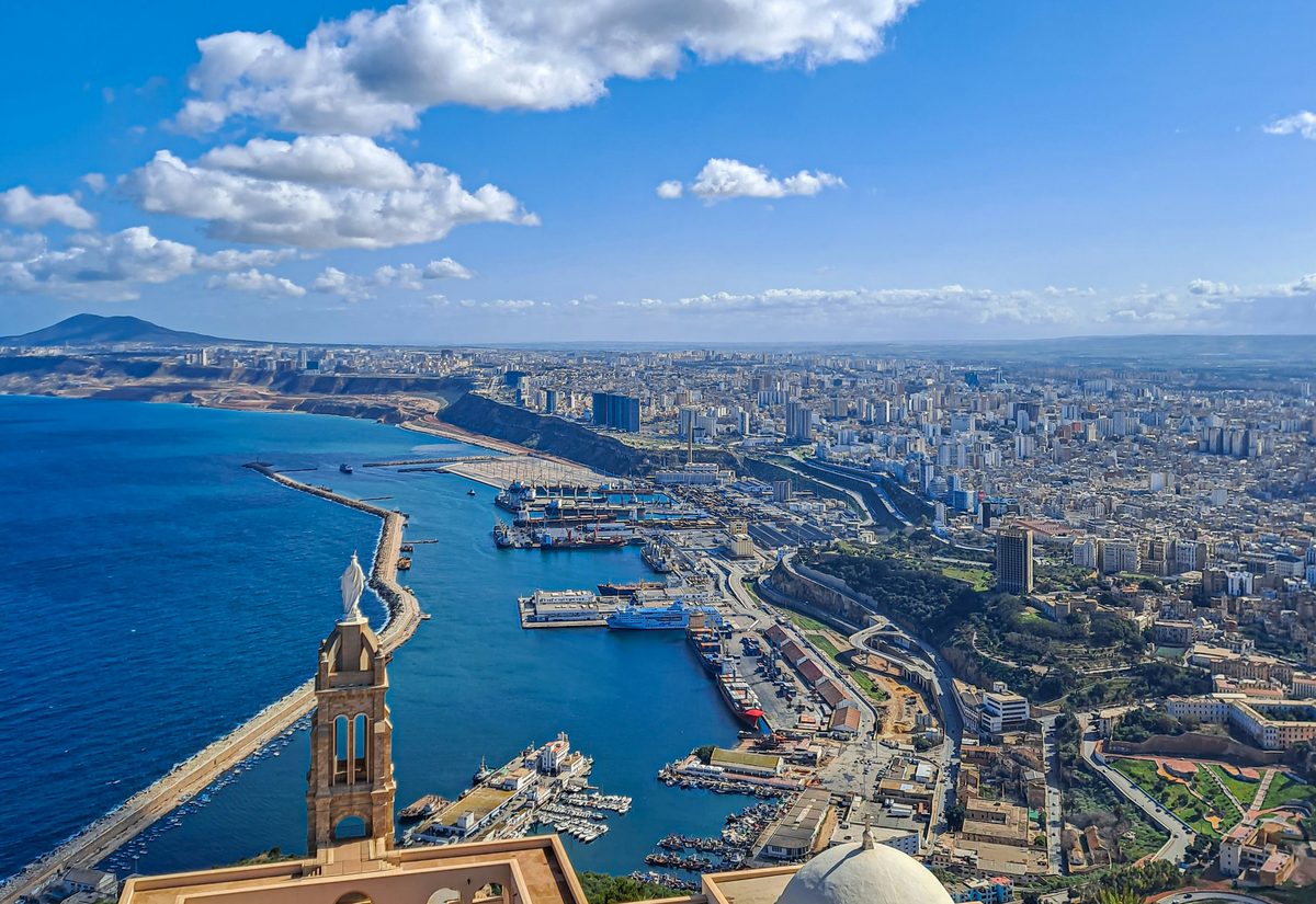 Oran vue d en haut : le port, la ville et Santa Cruz